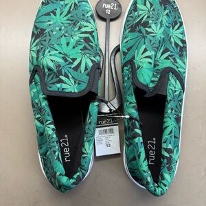 New Men’s Rue 21 Cannabis Marijuana Weed Print Theme Soft Slip On Shoes Size M12